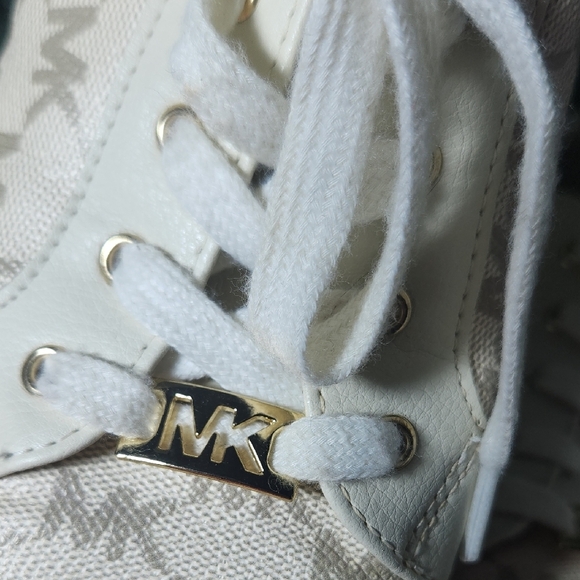 Michael Kors Cream Sneakers Size 5.5 - Picture 7 of 10